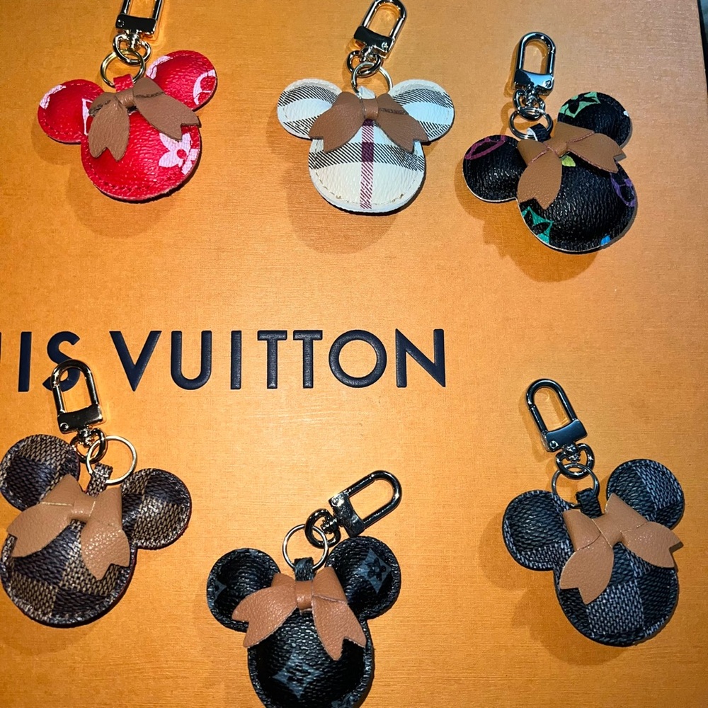 NEW Monogram Mouse Keychain Bag Charm - Picture 9 of 14